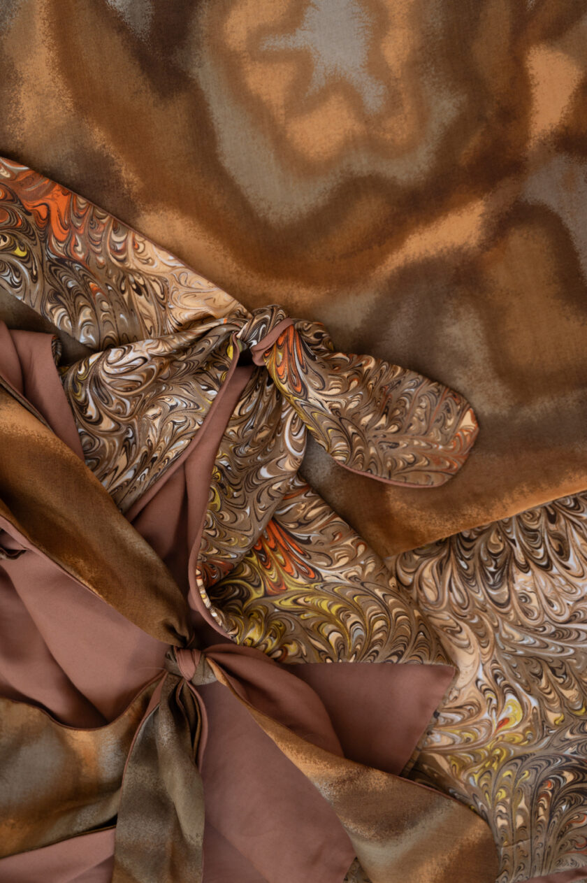Zarir illuminated scroll tote - Image 4